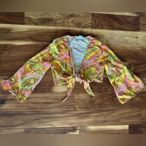 Love is For Eternity Cropped Tie Front Floral Shirt size Medium